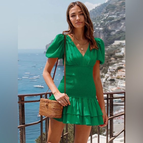 Green Layered Backless V-Neck Short Sleeve Dress - Picture 4 of 4